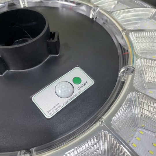 Đèn UFO liền thể năng lượng mặt trời UFO 1000w mẫu mới 2025